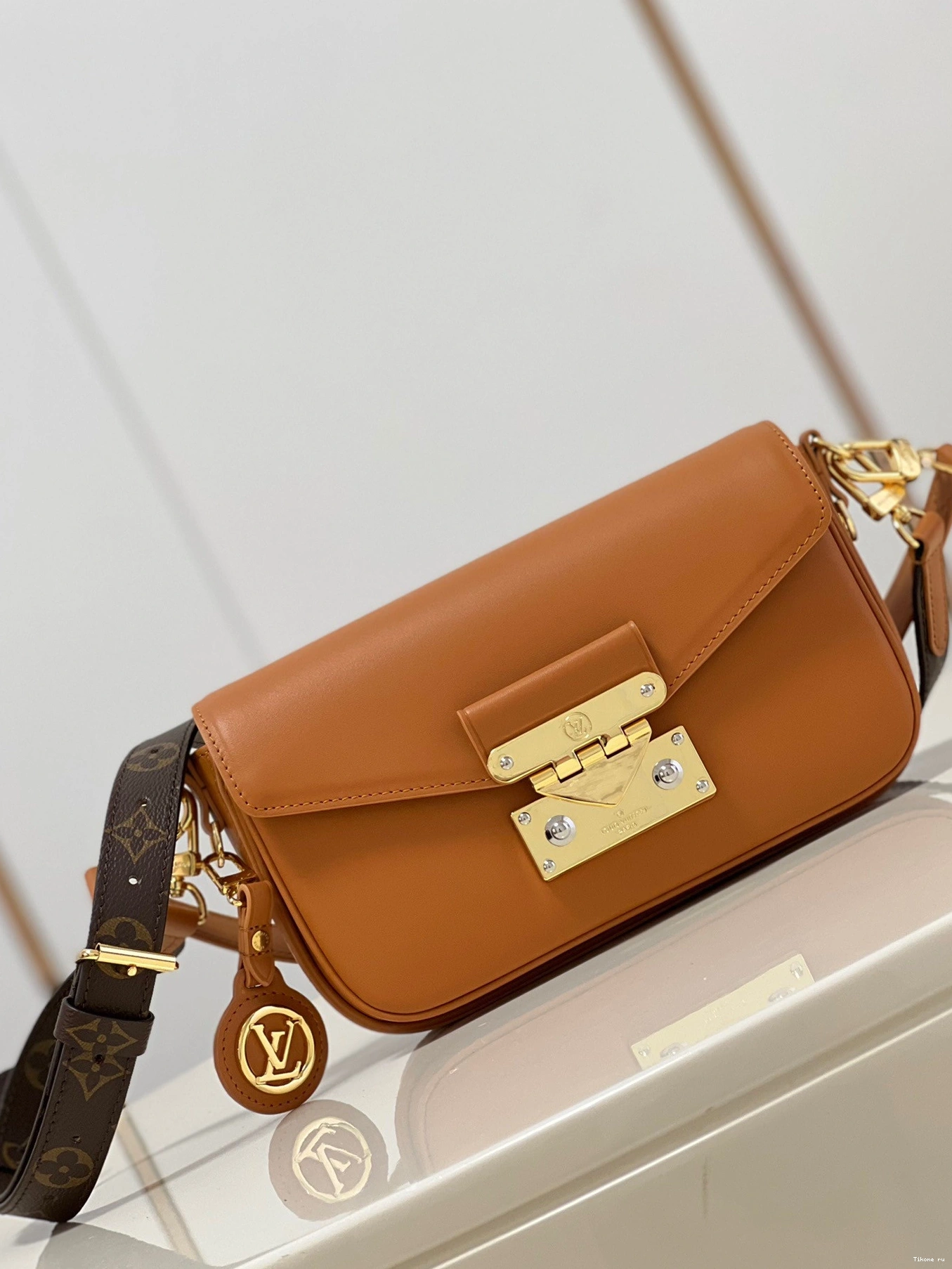 Cheap Louis Vuitton SWING 0715